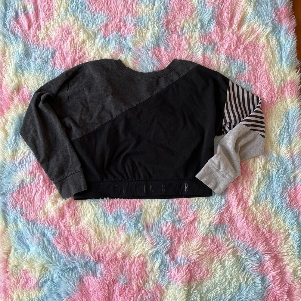 VS Cropped Sweater